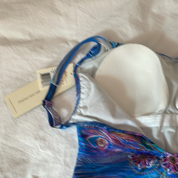 One peace swim suit. Women - Picture 7 of 10